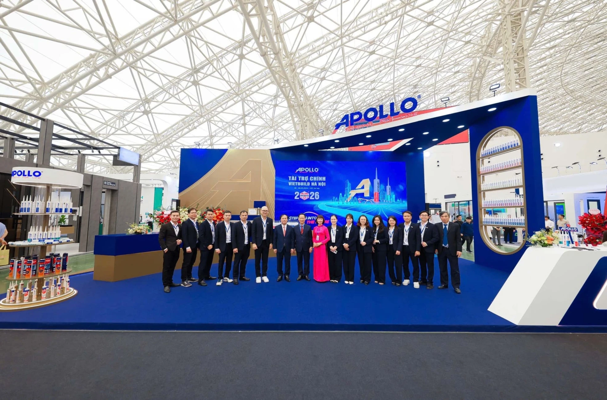 Toàn cảnh gian hàng Apollo Silicone tại Vietbuild Hà Nội 2026, thể hiện cho vị thế dẫn đầu trong phát triển và ứng dụng giải pháp keo silicone theo tiêu chuẩn kỹ thuật